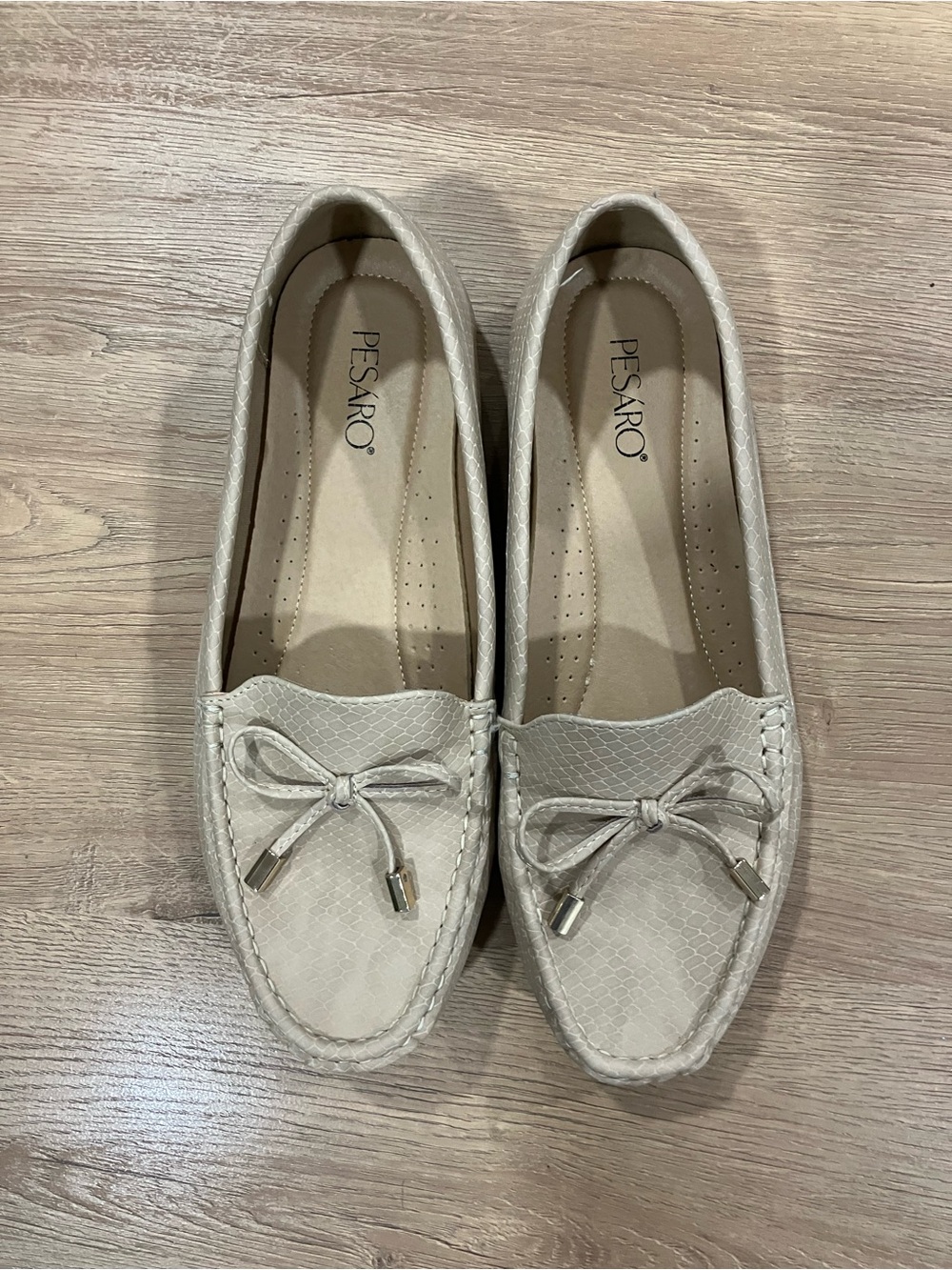 Pesaro Women's Neutral Cream Bow Moccasin Flats